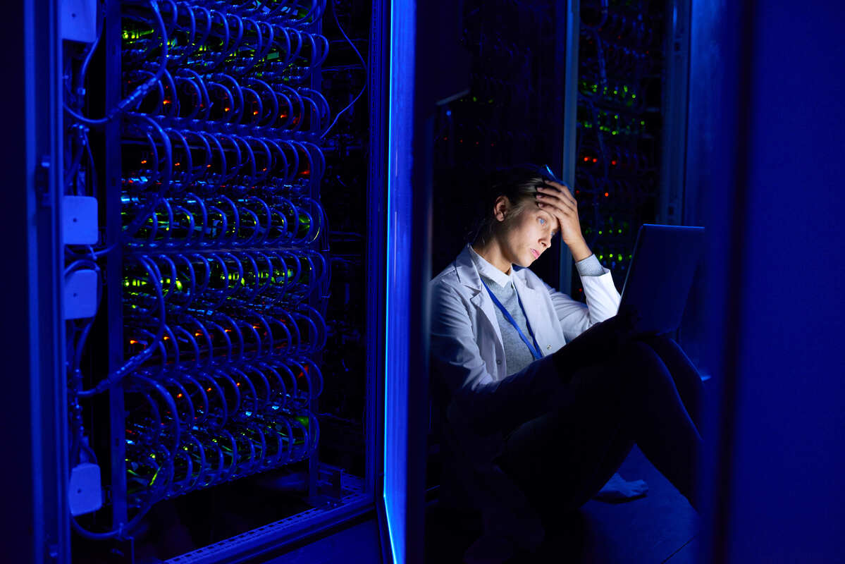 employee-IT-person-PCS